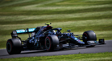 Bottas provoca Hamilton e segna il miglior tempo nel 3° turno libero di Silverstone