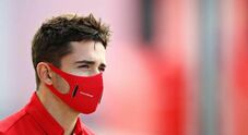 Leclerc positivo al Covid. Il pilota Ferrari che accusa lievi sintomi è in autoisolamento a Monaco