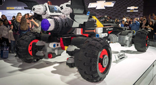 Batmobile in Lego realizzata con 344mila mattoncini e lunga 5,2 metri svelata a Detroit