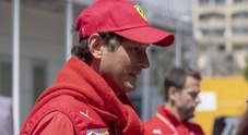 Elkann:«Ferrari elettrica incredibile, l'ho provata. Nel nostro futuro anche grandi motori a combustione e ibridi»