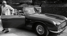 Carlo III, biocarburanti e full electric nel futuro del Re. Positive esperienze con Aston Martin DB6, Tesla Model S e Jaguar i-Pace