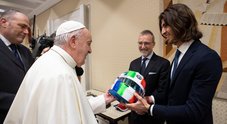 L'Alfa Romeo Racing incontra Papa Francesco. Giovinazzi: «Un'emozione indescrivibile»