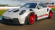 Porsche 911 GT3 RS, la super sportiva senza compromessi. Strizza l’occhio al Motorsport per le massime prestazioni