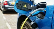 Francia, verso bonus di 5mila euro solo per le auto elettriche “made in Europe”. Stampa, in arrivo decreto nei prossimi giorni