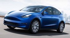Tesla Model Y è l’auto più venduta in Europa nei primi 6 mesi davanti a Dacia Sandero e Volkswagen T-Roc