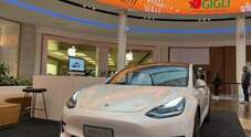 Tesla apre temporary pop up in un centro commerciale di Firenze