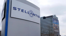 Stellantis, nel 2024 crolla l'utile (-70%), -17% i ricavi. Elkann: «2024 difficile ma abbiamo raggiunto traguardi strategici»