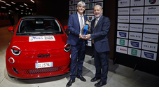 Nuova Fiat 500 elettrica eletta dall'UIGA Auto Europa 2022. Esperti premiano protagonista della nuova mobilità
