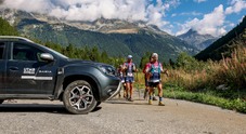 Dacia sui sentieri dell’UTMB Monte Bianco. Martinet: «Noi l’alternativa ai prezzi alti. Le auto stanno diventando dei beni di lusso»
