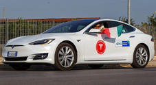 Tesla, autonomia da record sulle strade italiane per la Model S: 1078 km con una ricarica