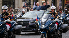 Anche re Carlo III con Macron sulla DS7 Presidentiel. Per tradizione le auto DS accompagnano i presidenti francesi