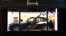 Maserati Levante ed Ermenegildo Zegna in vetrina da Harrods a Londra