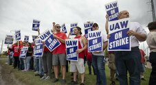 Usa, altri 4mila lavoratori dell’auto in sciopero per Mack Trucks. Dopo aver rifiutato l’accordo con il produttore di mezzi pesanti