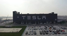 Tesla, nuova fabbrica a Shanghai: obiettivo 10mila megapack batterie l’anno