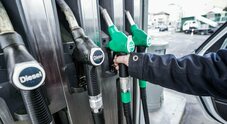 Carburanti: prezzi in salita: la benzina in modalità self è a 1,955 euro/litro, il diesel a 1,858 euro/litro