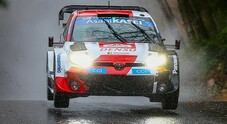 Rally Giappone, acqua e nebbia non frenano Toyota: Evans davanti ai compagni di squadra Ogier e Ronvanperä