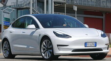 Tesla, Model 3 in testa alle vendite europee tra i veicoli. È la prima volta per un'elettrica. Clio e Sandero sul podio