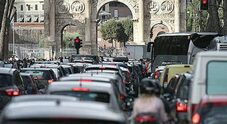 A Roma circolano 626 auto ogni 1.000 abitanti. Fiab, “Sono 388 a Berlino. Con più congestione Tpl meno efficiente”