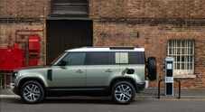 Land Rover Defender, la leggenda diventa ibrida plug-in e accoglie il nuovo diesel 6 cilindri mild-hybrid