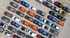 Mercato auto Europa: -3,1% le immatricolazioni a febbraio. Volano le elettriche +26,1%. Crolla Tesla -40,1%
