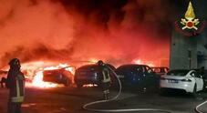 Roma: incendio in concessionaria Tesla, si indaga su cause. Sono andate distrutte 17 auto
