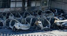 Fiamme in concessionaria Tesla a Roma, ipotesi dolo. E non si esclude la pista anarchica. Musk: «È terrorismo»