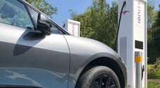 Francia: a febbraio quota elettriche arriva al 17,7%. Ibride plug-in al 4,5%, in calo benzina e diesel. Mercato a -11,7%