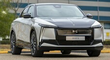 DS N°8 charme francese, orgoglio italiano: un’auto coi fiocchi