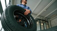 Cambio gomme: dal 15 aprile termina l'obbligo di pneumatici invernali. Da domani si possono montare quelle estive Cambio gomme: dal 15 aprile termina l'obbligo di pneumatici invernali. Da domani si possono montare quelle estive