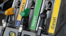 Carburanti, nuovi ribassi per benzina e diesel. Prezzo medio della verde self è 1,719 euro al litro