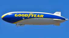 Il dirigibile Goodyear compie 100 anni, tutta la magia e la poesia di un volo sul circuito di Imola