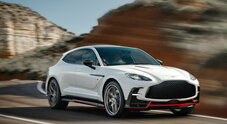 Aston Martin DBX S, super Suv da 727 cavalli
