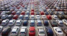 Mercato auto Italia, cresce del 2,71% a 139.084 immatricolazioni ad aprile. Bene Alfa, Omoda ed MG. Tesla rialza la testa