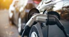 Mercato auto, in Italia l'elettrico non decolla: nel B2B molti veicoli venduti a concessionarie estere