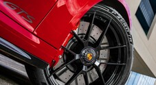 Pirelli mette le “scarpette” alla Porsche 911 GTS ibrida. Sviluppata una versione specifica del P Zero R