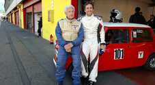 Torna in pista a 84 anni e vince: l’impresa di Cosimo Turizio al volante di una Morris Mini Cooper S 1.3 al Mugello