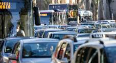 Mobilità, oltre un’ora al giorno per il tragitto casa-lavoro. In Italia trasporto privato sempre dominante