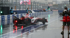 FE, qualifiche annullate per la pioggia a Tokyo. Grazie alle libere Rowland (Nissan) in prima fila davanti a Mortara (Mahindra)