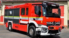 Mercedes, il nuovo Arocs 1846L mette la divisa dei Vigili del Fuoco. Trazione 4x2, 455 cv e cisterna d'acqua da 4.000 litri