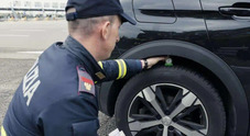 Assogomma e Polizia Stradale insieme in Vacanze Sicure 2025. Controlli sui pneumatici per partenze in sicurezza ed efficienza