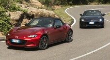 Mazda, 35 anni di MX-5: ci sono Homura e Kazari. Due speciali versioni per il compleanno della cabrio più venduta del mondo