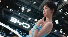 Byd taglia i prezzi delle sue elettriche fino al 34% ed il titolo crolla dell'8,6% a Hong Kong