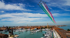 Salone nautico di Venezia, inaugurata la sesta edizione con l’esibizione delle Frecce Tricolori