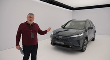 Toyota Corolla Cross, ecco come cambia il crossover ibrido