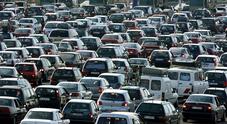 Ue, in lieve calo numero auto. La Valle d'Aosta ha più veicoli che abitanti: al top in Europa. Ecco tutti i numeri