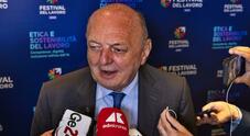 Pichetto: «Prima modifiche Pnrr, poi decreto per incentivi auto elettriche. Decisione Ue su biocarburanti fu idiozia»