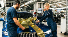 Bmw, 3 milioni di veicoli elettrificati prodotti a Monaco. Il traguardo è stato raggiunto con una 330e Touring