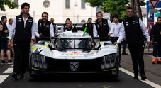 Peugeot scalda i motori per la 24 Ore di Le Mans. Bagno di folla e test day per il Leone