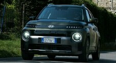 Hyundai Inster Cross, la compatta elettrica per la città e l'offroad. Ha motore da 115 cv e batteria da 49 kWh
