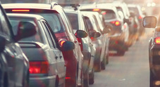 Nella Ue emissioni medie CO2 salgono nel 2024 a 185,4 g/km (+4,5 g). Veicoli commerciali e diminuzione vendite auto EV la causa